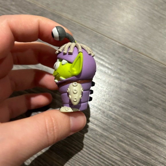 Little green alien as boo vinyl figure - Picture 2 of 6